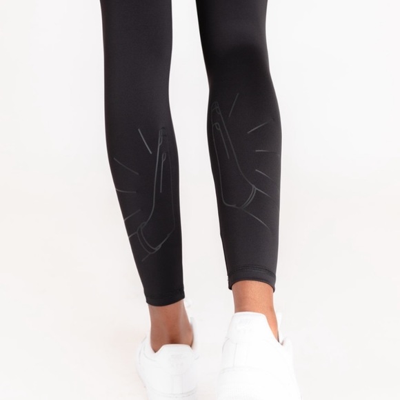 Y7 Studio Yoga In Darkness Find Light Leggings - Picture 3 of 8